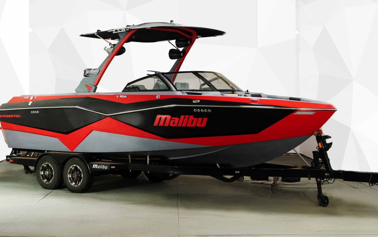 Катер буксировщик Malibu 25 LSV в наличии